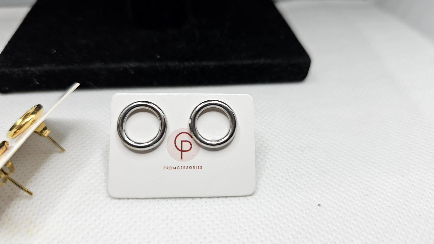 O ring stud earrings