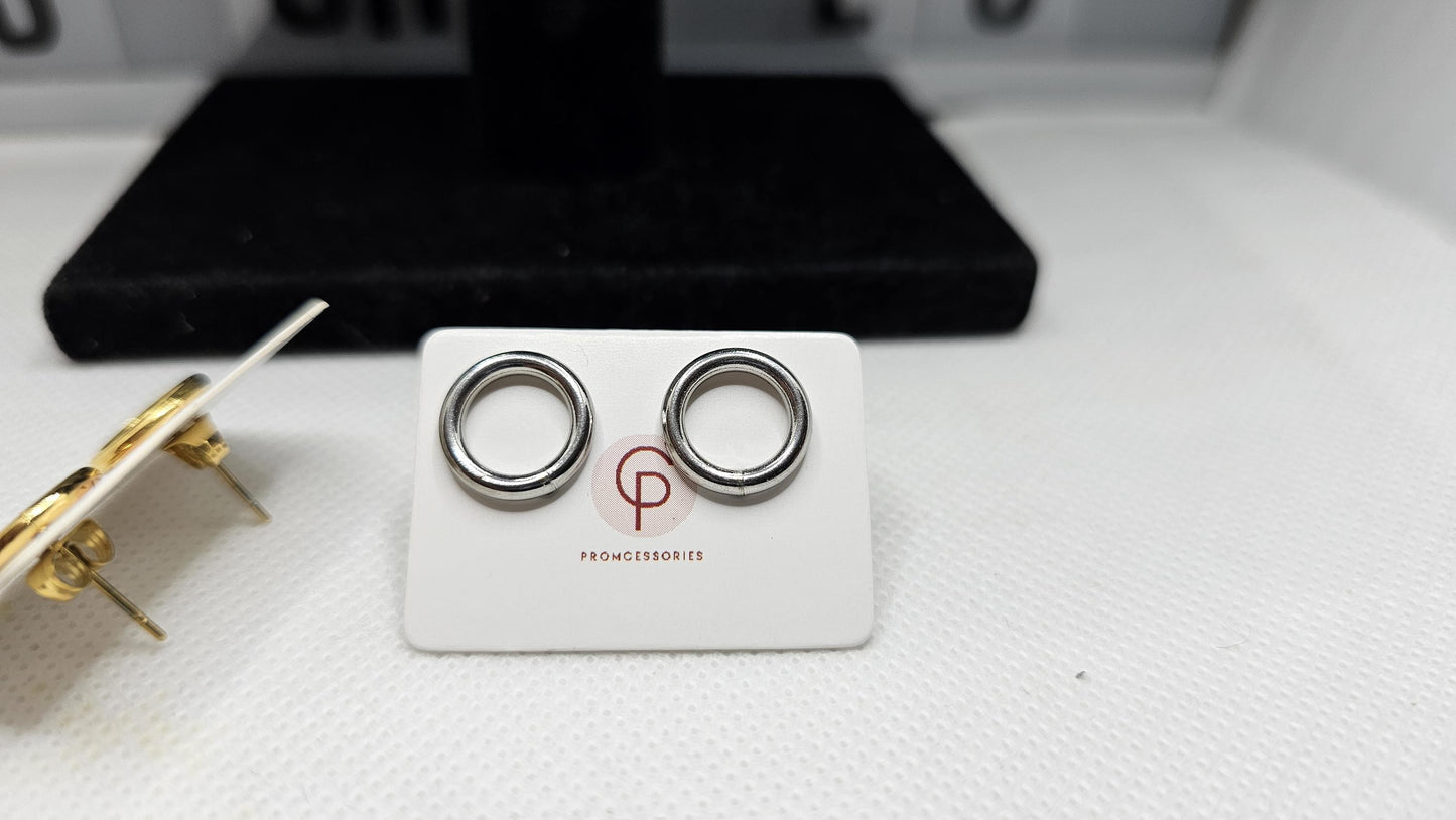 O ring stud earrings