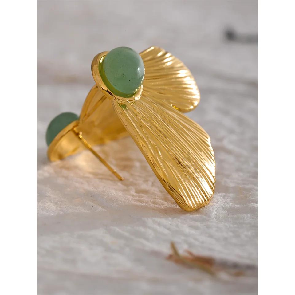 Green beam earrings