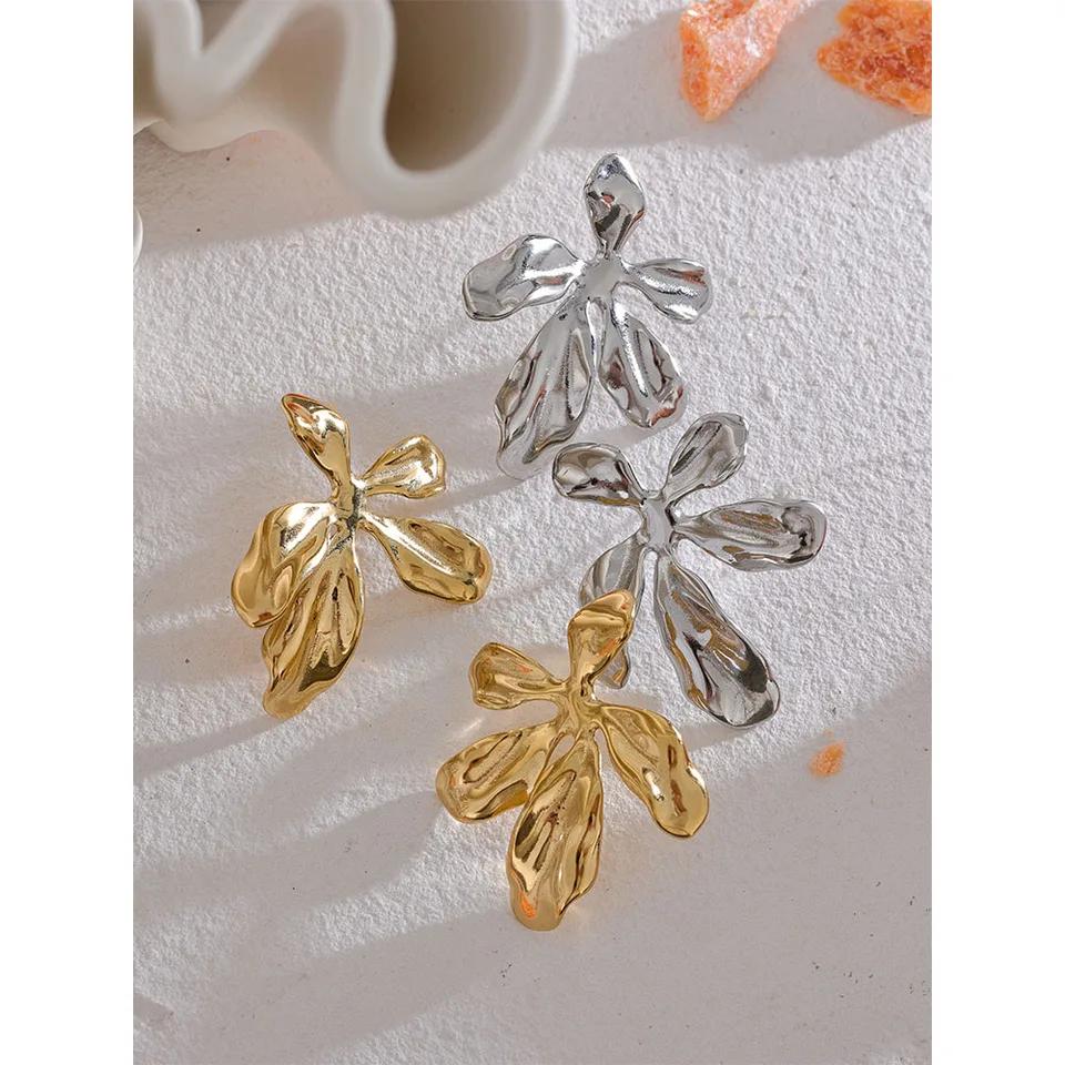 Green beam earrings