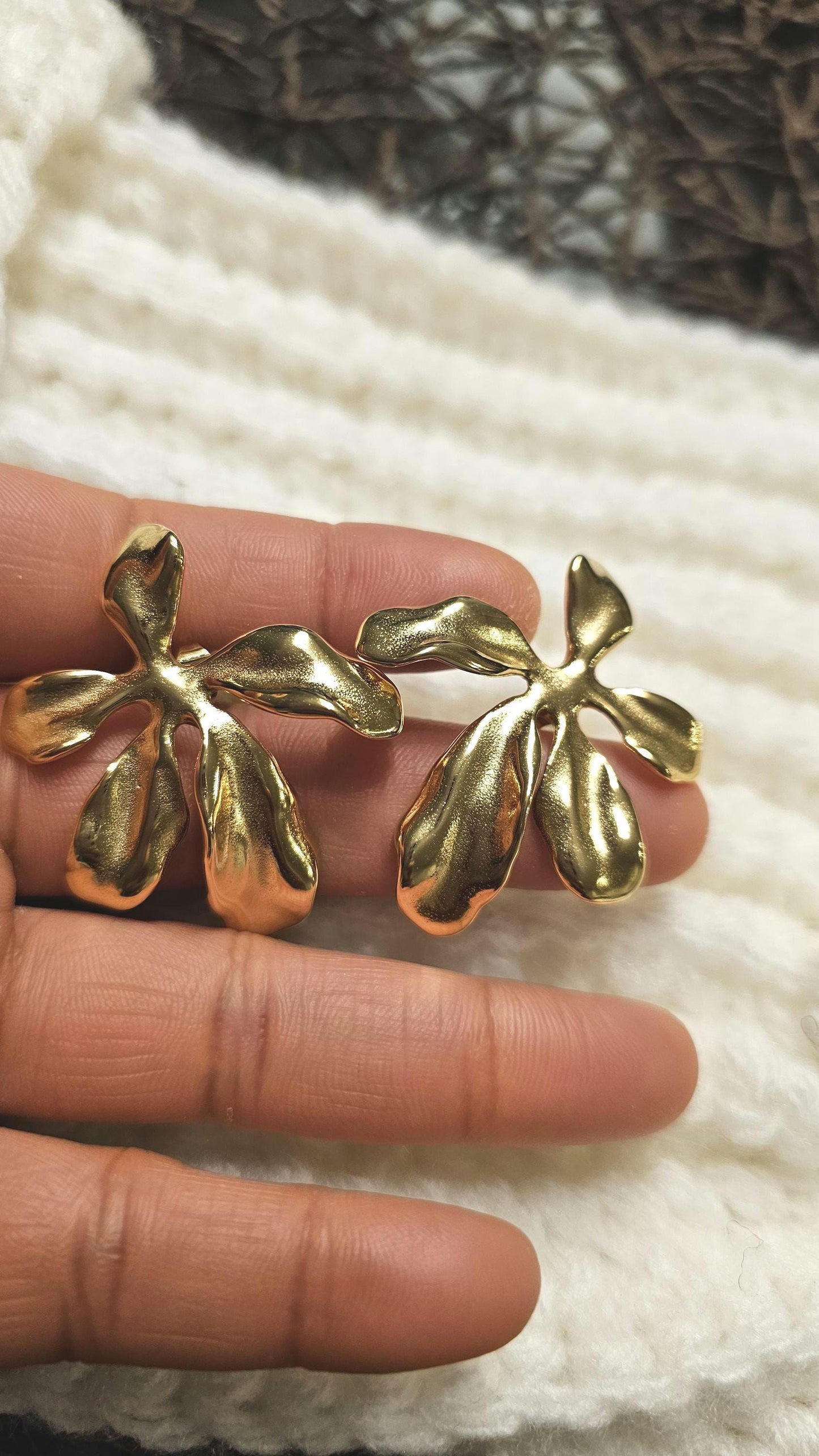 Green beam earrings